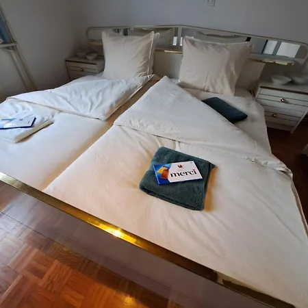 Апартаменты Apartma Zdessar - 160 M2 With Classic Car Garage! Медводе