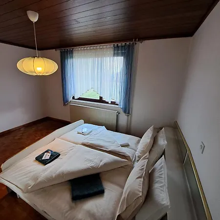 Apartma Zdessar - 160 M2 With Classic Car Garage! Медводе