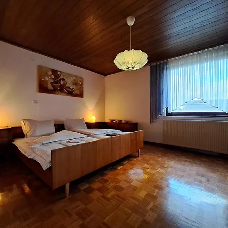 Apartma Zdessar - 160 M2 With Classic Car Garage! *