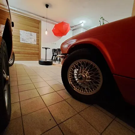 Apartma Zdessar - 160 M2 With Classic Car Garage! Apartment
